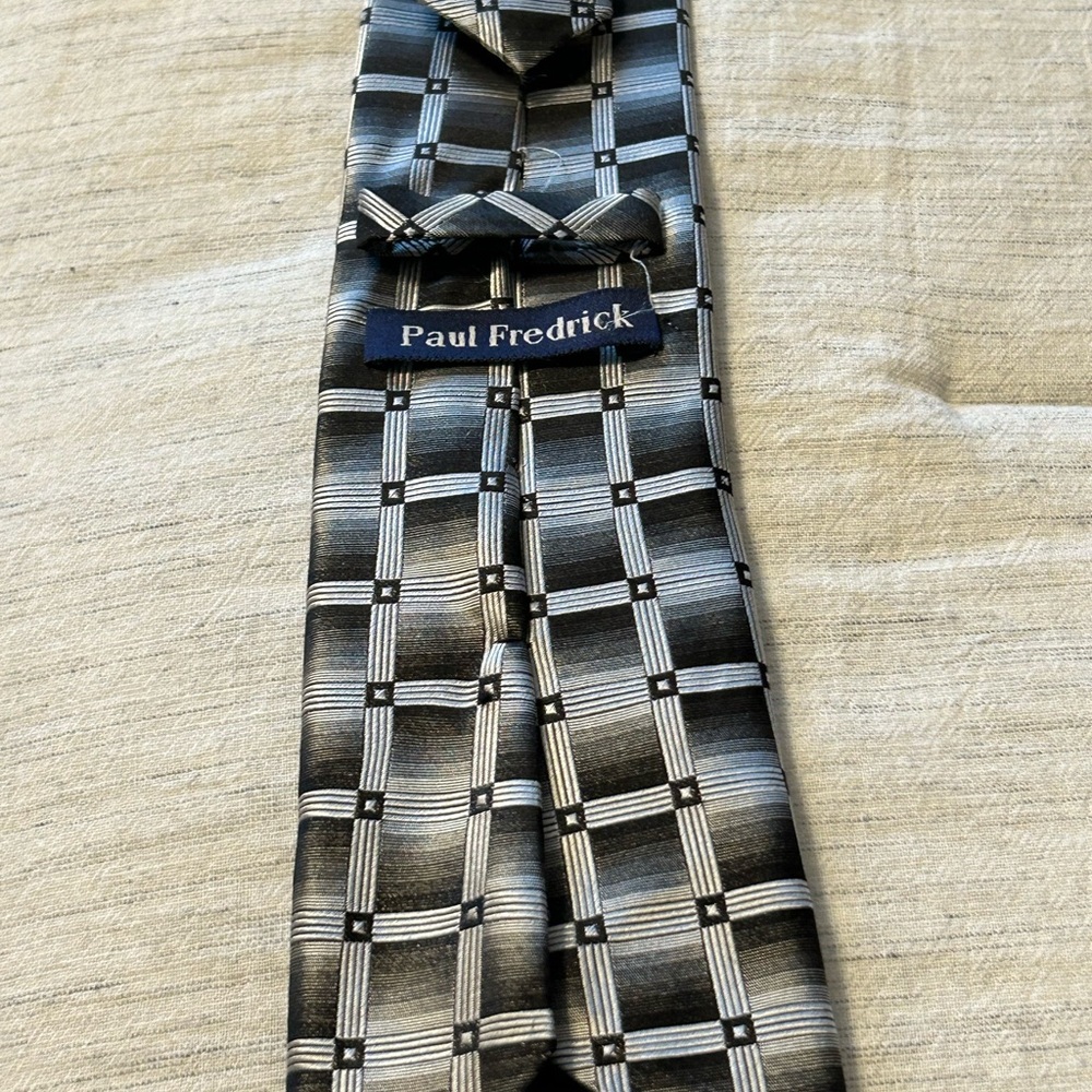 Dress tie